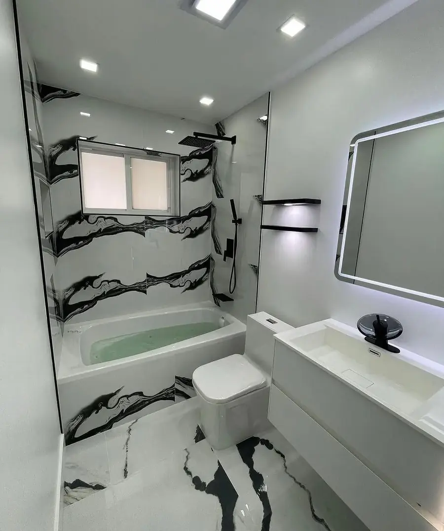 Baño en mármol blanco