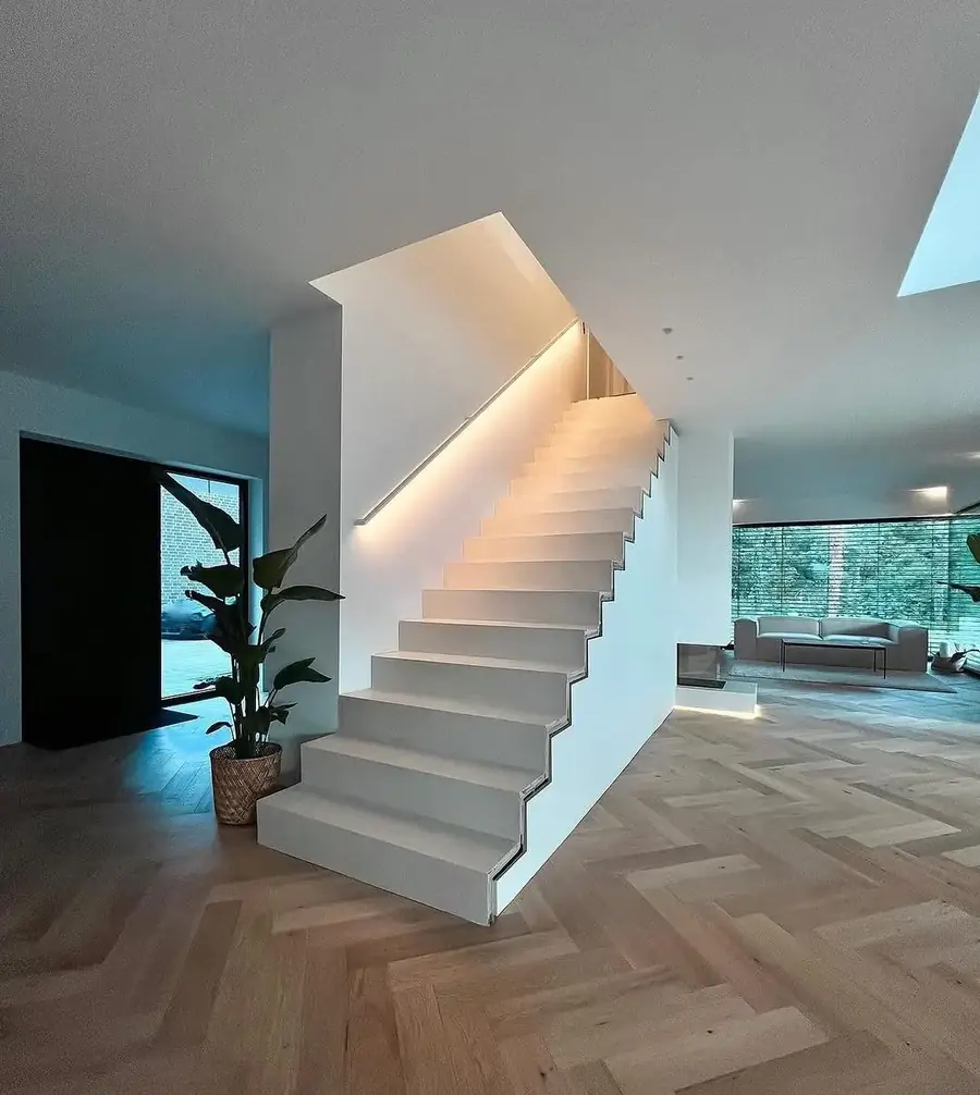 Escalera con iluminación integrada